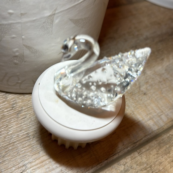 Swarovski swan with crystals on wings in mint condition. - Picture 3 of 5